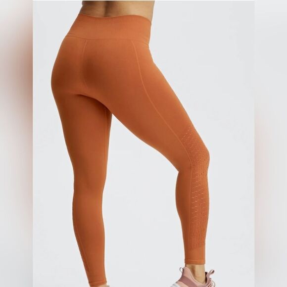 Fabletics Sync High-Waisted Perforated 7/8 Leggings Size Small NWT - Picture 2 of 7